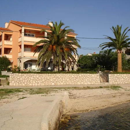 Apartman Neda I Sime *